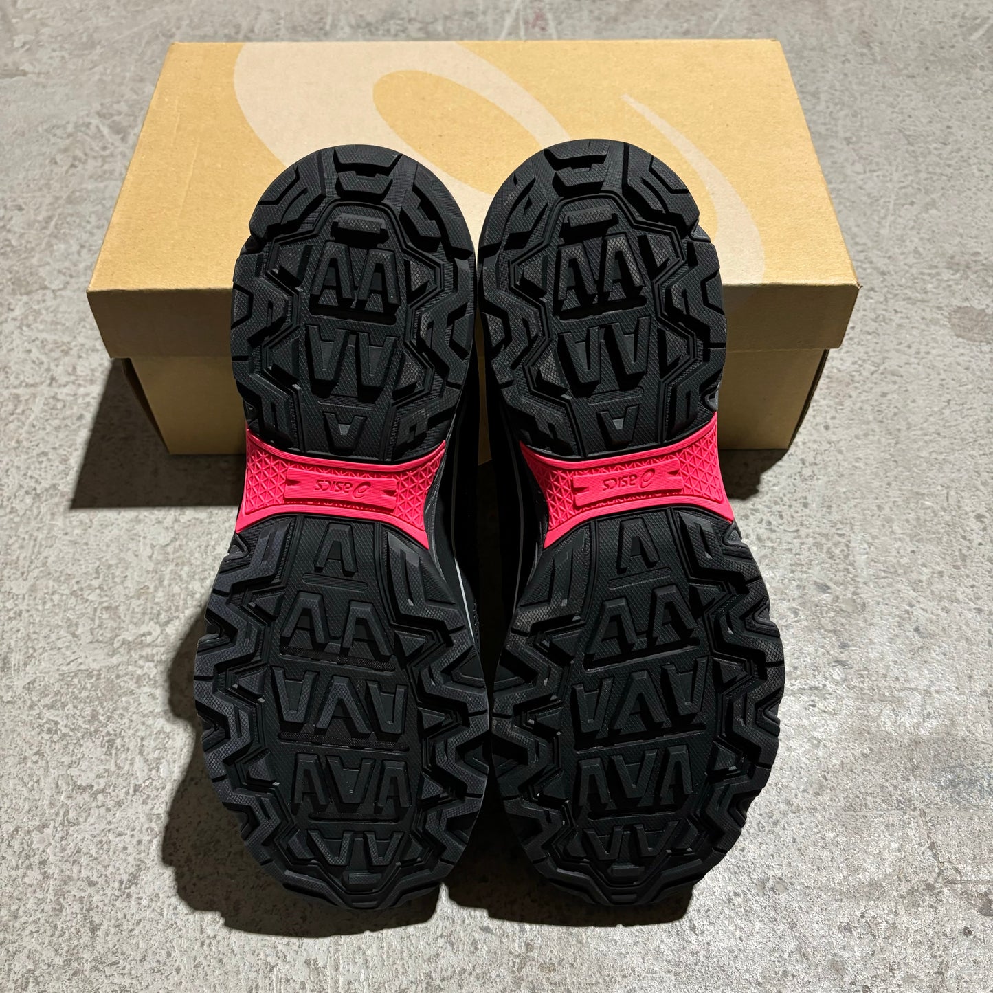ASICS Gel Venture 6 Black/Red - My Luxe Brands