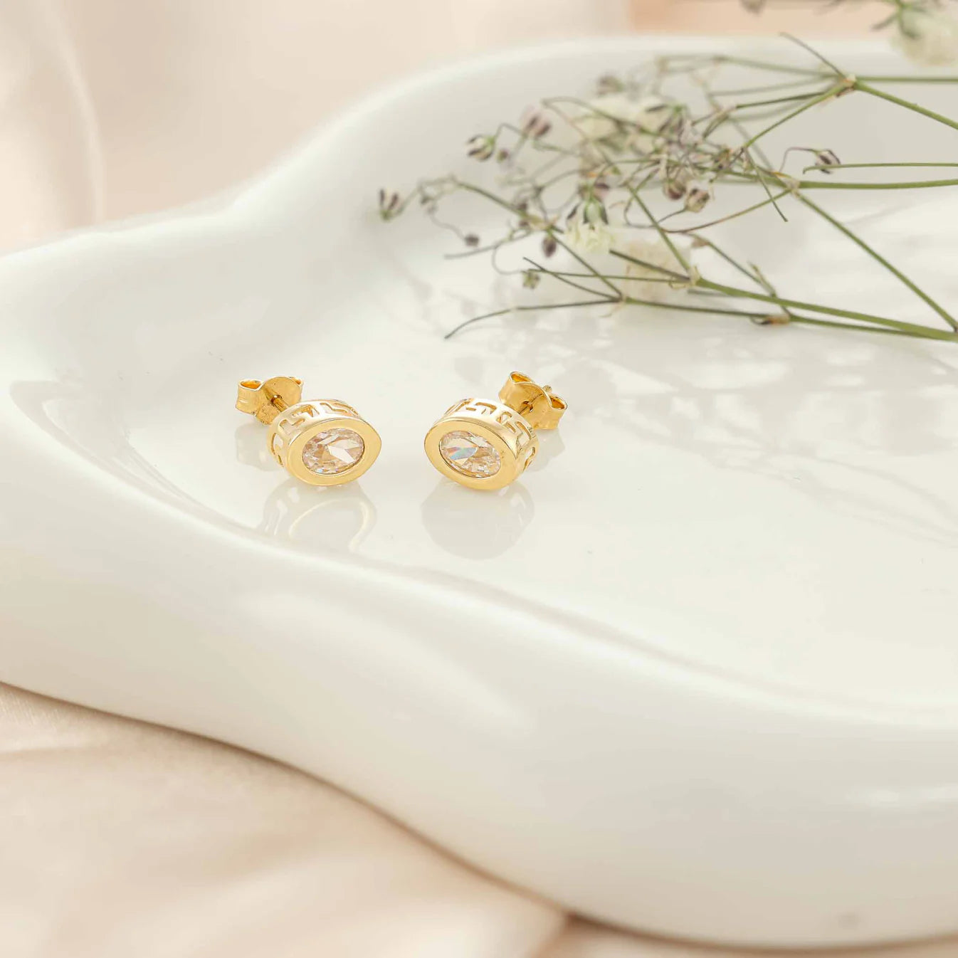 14ct Yellow Gold Oval Patterned Stud Earrings